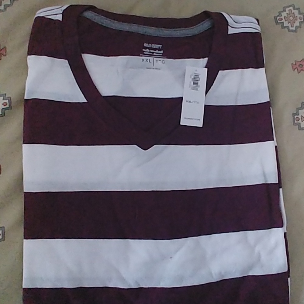 Men's old Navy Tshirt